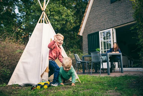 Buitenspelen bij de bungalow | De Katjeskelder